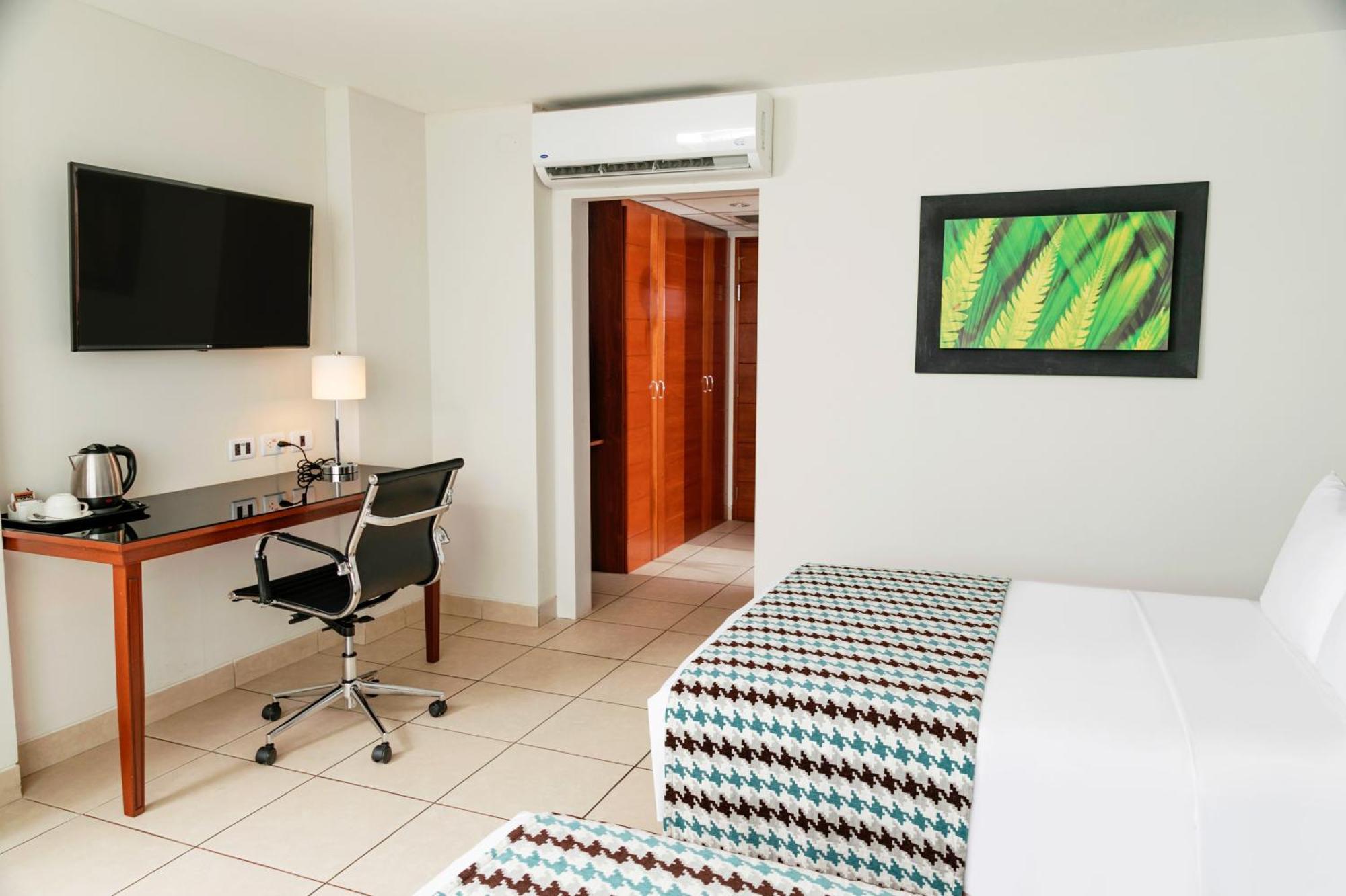Wyndham Costa Del Sol Пукальпа Экстерьер фото