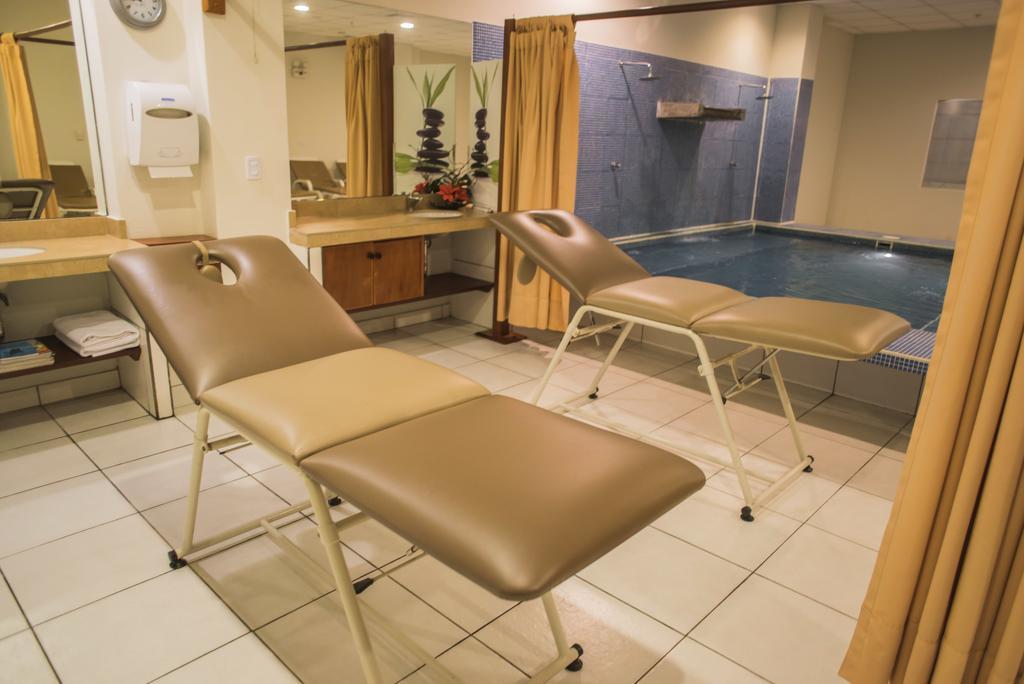 Wyndham Costa Del Sol Пукальпа Экстерьер фото Massage tables