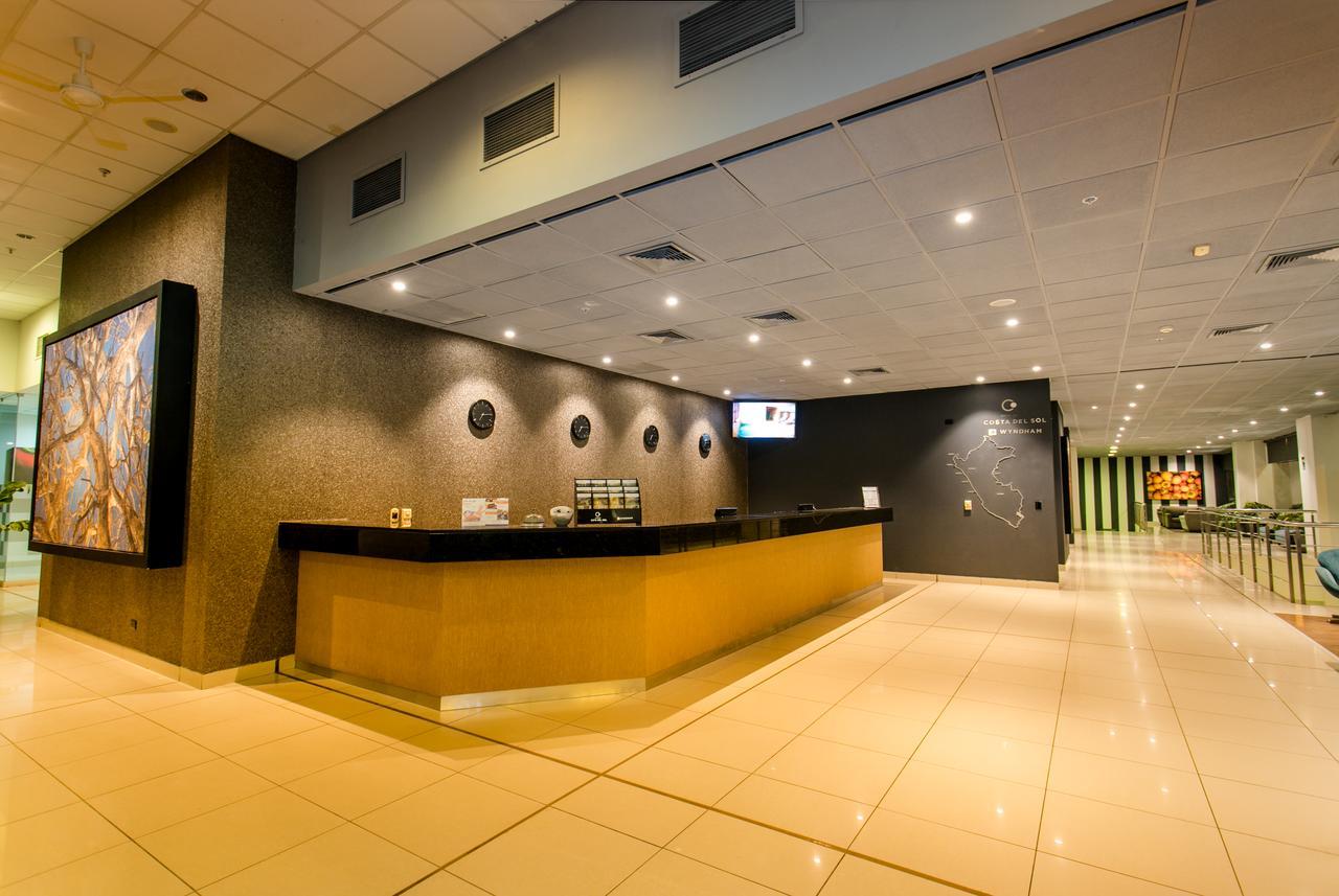 Wyndham Costa Del Sol Пукальпа Экстерьер фото The Qantas First Lounge at Perth International Airport